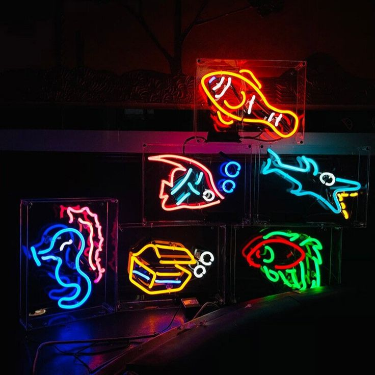 Logotipo de neón LED de la familia Marine